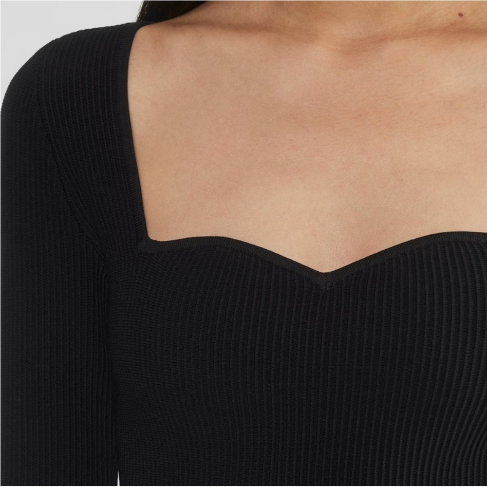 Aritzia Babaton Sculpt Knit Sweetheart Top